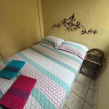 Hostal Los Girasoles By Hostal Inn Flores Exterior photo